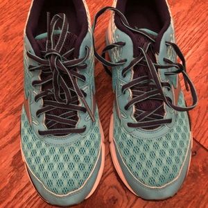 Mizuno sz 8 running shoes